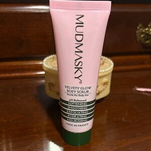 Mudmasky Velvety Glow Body Scrub - Pink